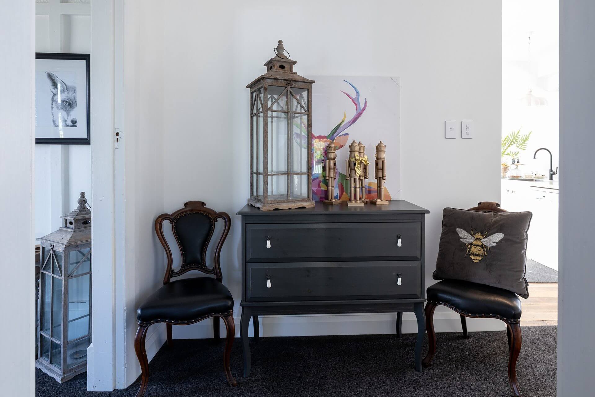 Character coattage renovation - hallway